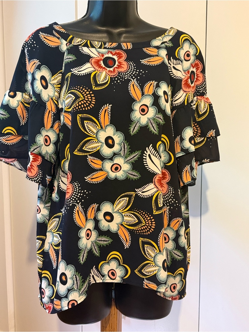 Loft Wmn’s Black Floral Ruffle Sleeve Top